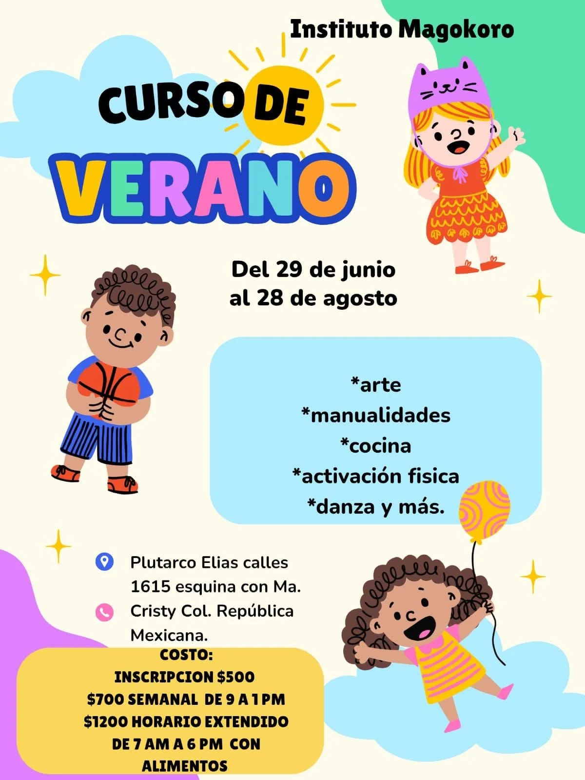 Pequeños jugando juntos en un área verde